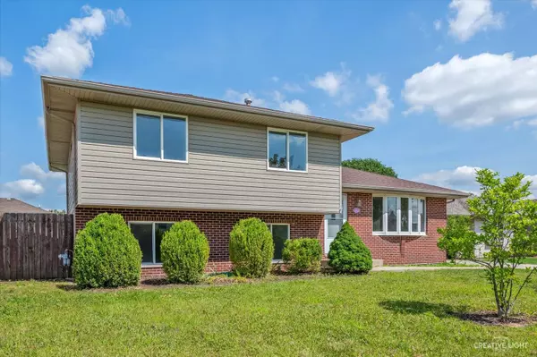 7015 Monmouth DR, Joliet, IL 60431