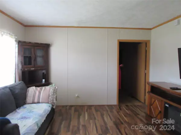 2313 Arrowwood DR, Hickory, NC 28601