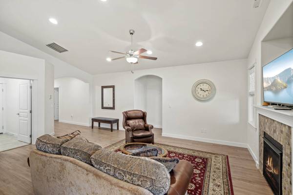 3277 Cheltenham WAY, Medford, OR 97504