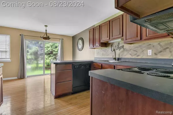 24521 PINE VILLAGE Boulevard, Oak Park, MI 48237