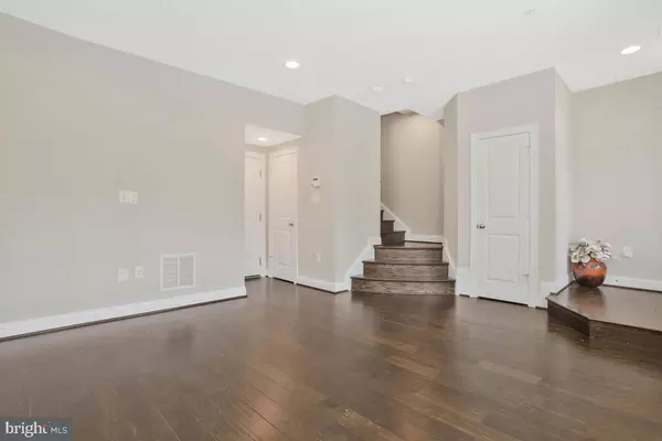 1717 13TH RD S, Arlington, VA 22204