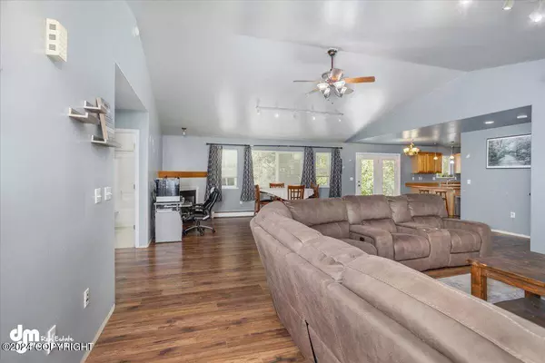 7256 W Terry L CIR, Wasilla, AK 99623