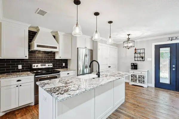 5833 Denise Drive, Haltom City, TX 76148