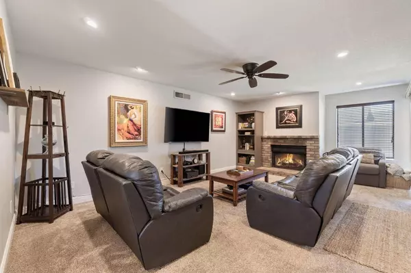 1374 Saginaw Avenue, Clovis, CA 93612