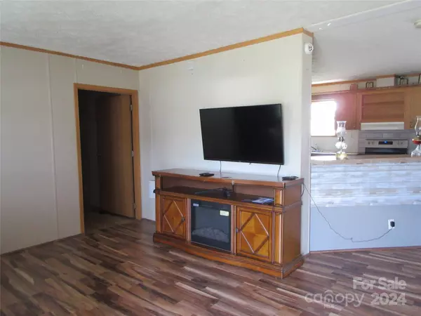 2313 Arrowwood DR, Hickory, NC 28601