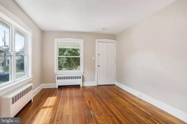 208 E PINE ST, Audubon, NJ 08106