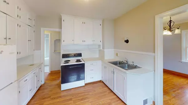 423 Central DR W, Braham, MN 55006