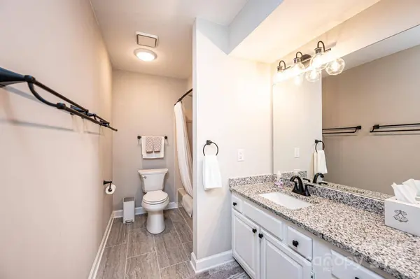 603 29th AVE NE #110, Hickory, NC 28601