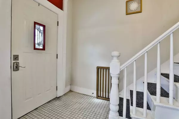 17 London St, Lowell, MA 01852