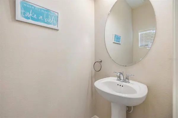 1066 AMBER LEAF TRL, Wesley Chapel, FL 33544