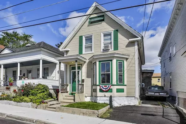 17 London St, Lowell, MA 01852