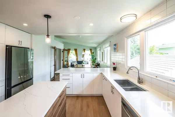 4008 74 ST NW, Edmonton, AB T6K 0X1