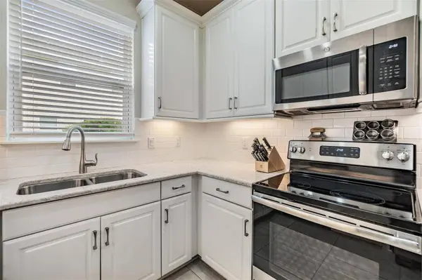 1066 AMBER LEAF TRL, Wesley Chapel, FL 33544