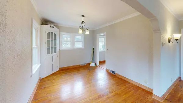 423 Central DR W, Braham, MN 55006