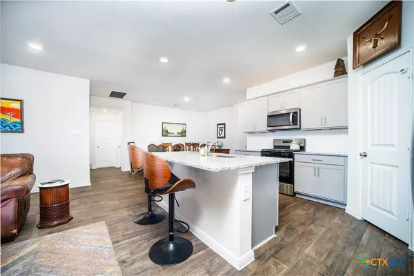 132 Docile LOOP, San Marcos, TX 78666