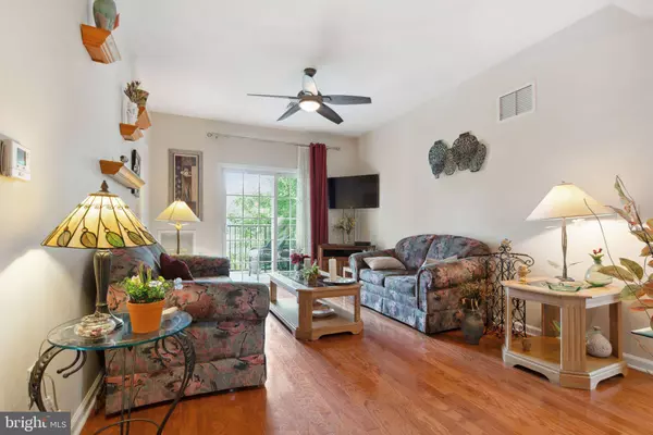 631 CREEKSIDE DR, Brookhaven, PA 19015