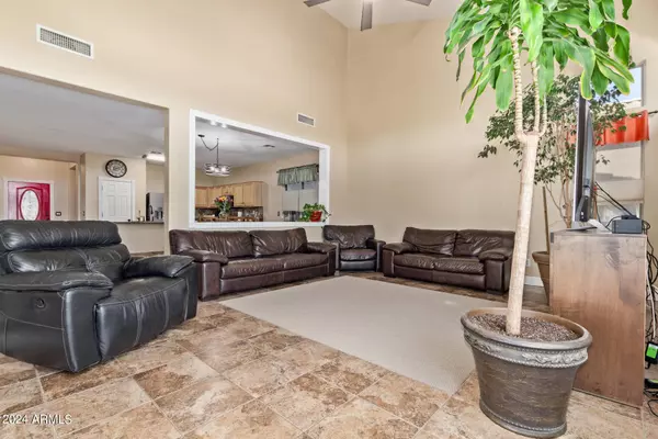 555 E HAROLD Drive, San Tan Valley, AZ 85140