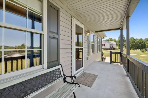 181 Hatton Dr, Gordonsville, TN 38563