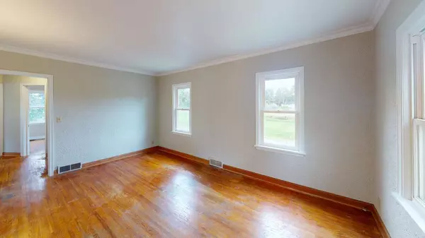 423 Central DR W, Braham, MN 55006