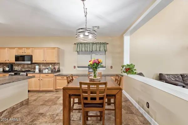 555 E HAROLD Drive, San Tan Valley, AZ 85140