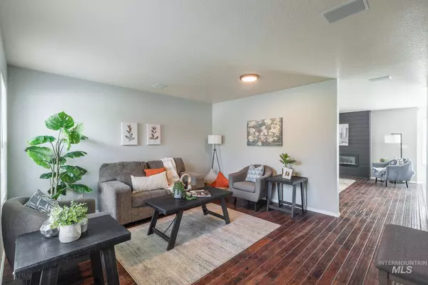 16046 N Pelican Butte Dr, Nampa, ID 83651