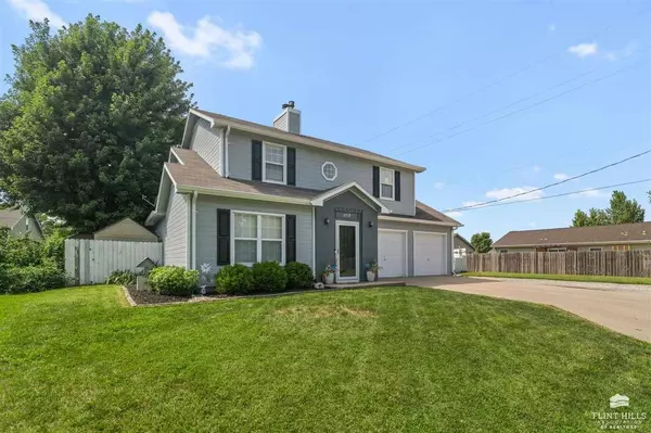 2519 Nutmeg CIR, Manhattan, KS 66502