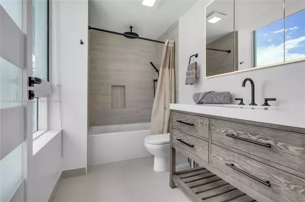 1900 N Bayshore Dr #3611, Miami, FL 33132