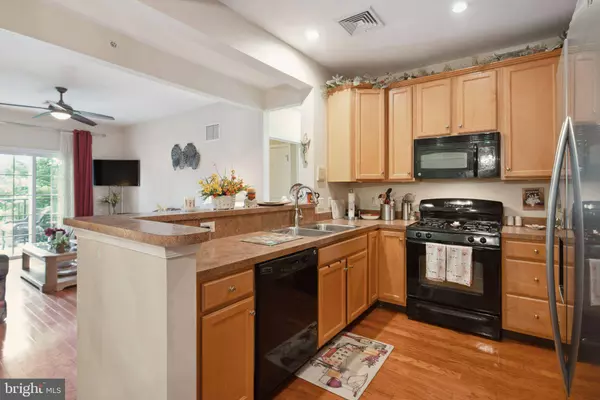 631 CREEKSIDE DR, Brookhaven, PA 19015