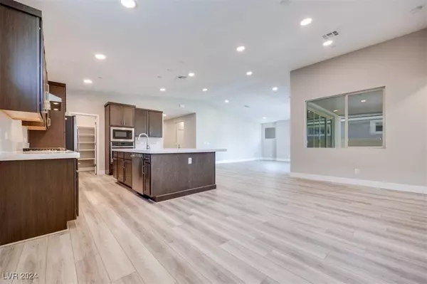 10103 Evergreen Pine Street, Las Vegas, NV 89166