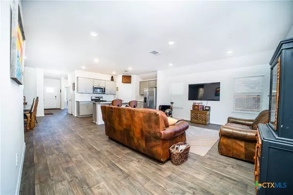 132 Docile LOOP, San Marcos, TX 78666