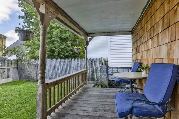 17 London St, Lowell, MA 01852