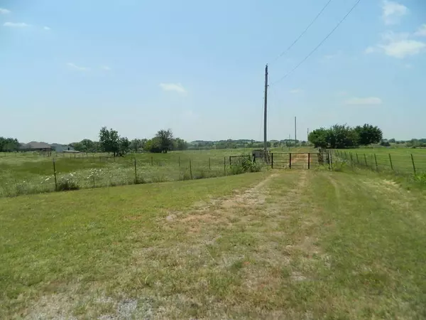TBD 1st St, Elgin, OK 73538