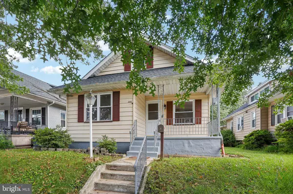 208 E PINE ST, Audubon, NJ 08106