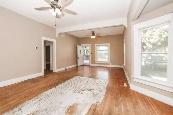 206 S Madison St, Hillsboro, KS 67063