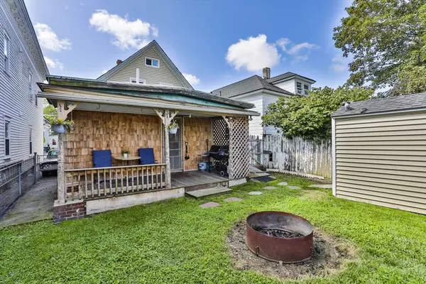 17 London St, Lowell, MA 01852