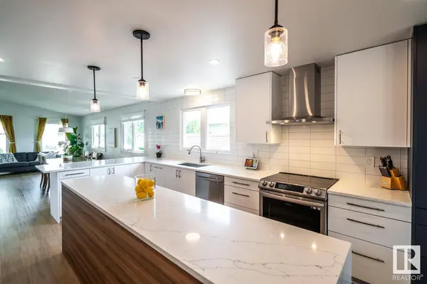 4008 74 ST NW, Edmonton, AB T6K 0X1