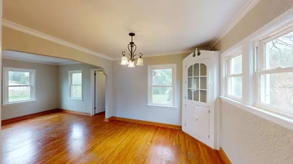 423 Central DR W, Braham, MN 55006