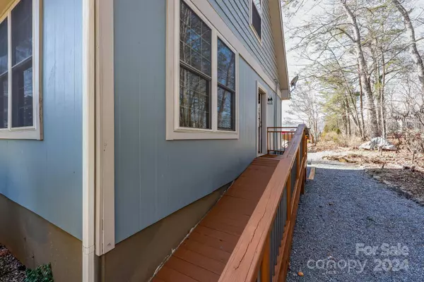 158 Pearson CIR, Lake Lure, NC 28746