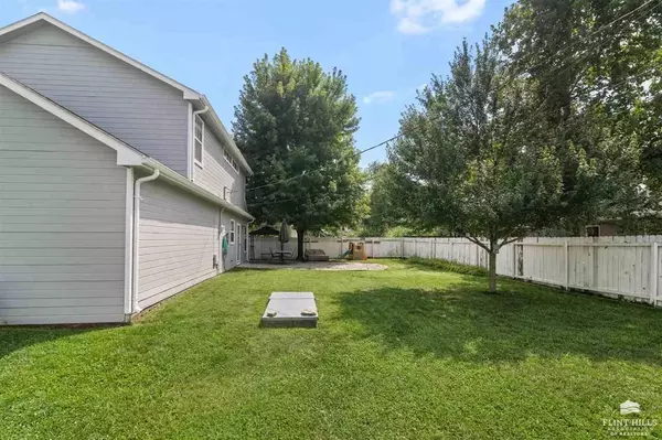 2519 Nutmeg CIR, Manhattan, KS 66502