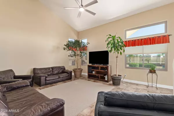 555 E HAROLD Drive, San Tan Valley, AZ 85140