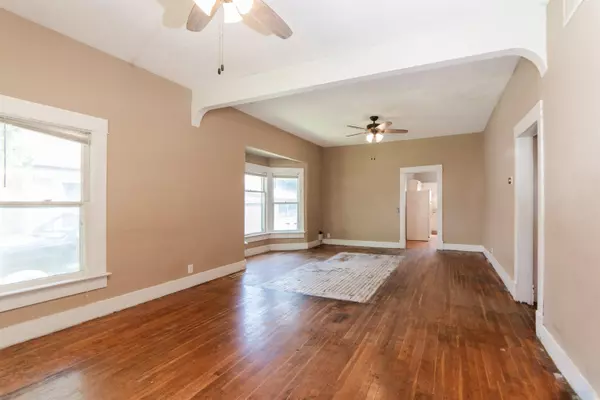 206 S Madison St, Hillsboro, KS 67063