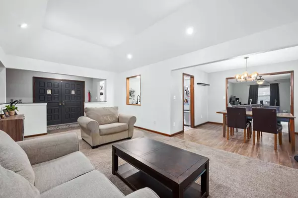 1101 E Chestnut Rd, Derby, KS 67037