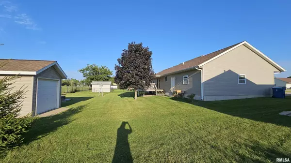 418 16TH PL, Camanche, IA 52730