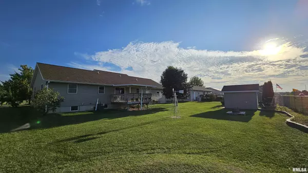 418 16TH PL, Camanche, IA 52730