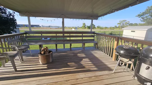 418 16TH PL, Camanche, IA 52730