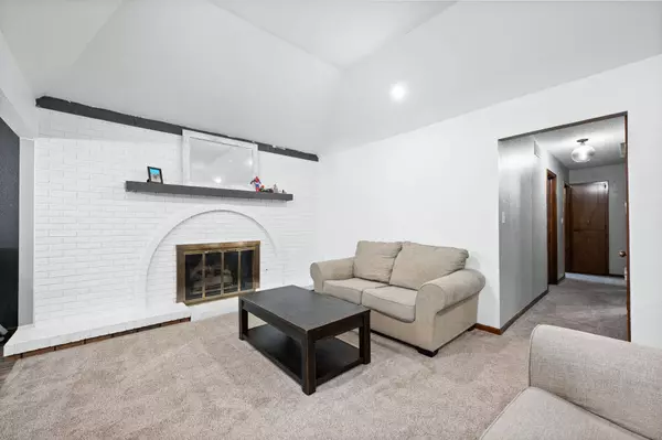 1101 E Chestnut Rd, Derby, KS 67037