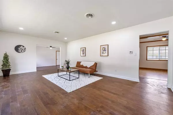 701 10Th Ave, Durant, IA 52747