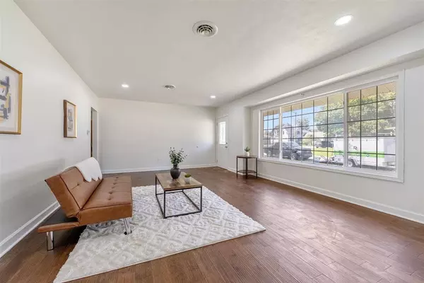 701 10Th Ave, Durant, IA 52747