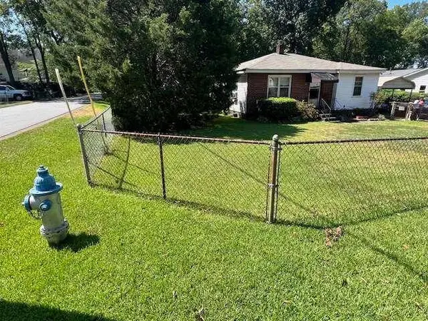 1068 Mclinden AVE SE, Smyrna, GA 30080