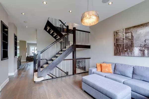 1808 23 AVE NW, Calgary, AB T2M1V7